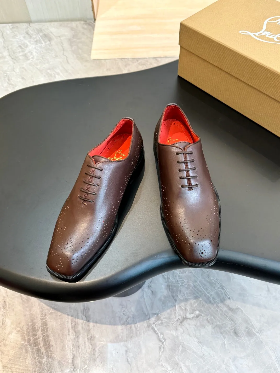 💰960 Christia*.Loubouti* high-end men's business formal leather shoes, original genuine cowhide red sole, imported Italian cowhide outsole, first-layer cowhide, water-dyed cowhide lining, high-end luxury. Size: 39-44 (customized at 38.45.46)✅